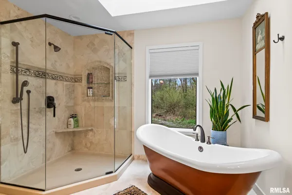 $658,000 | 2421 East Lake Shore Drive, Springfield, IL 62712