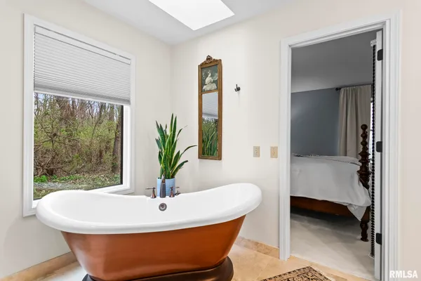 $658,000 | 2421 East Lake Shore Drive, Springfield, IL 62712