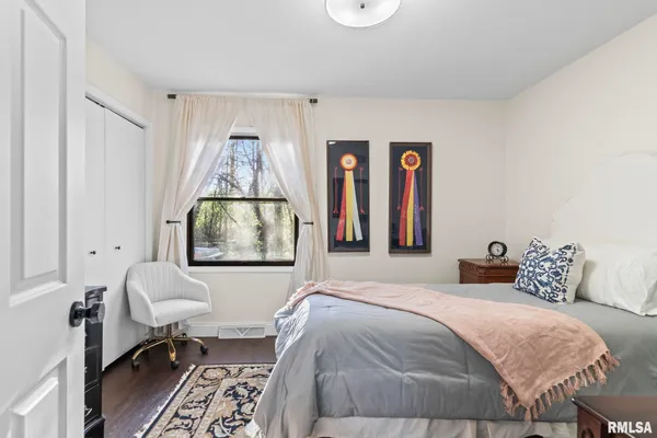 $658,000 | 2421 East Lake Shore Drive, Springfield, IL 62712