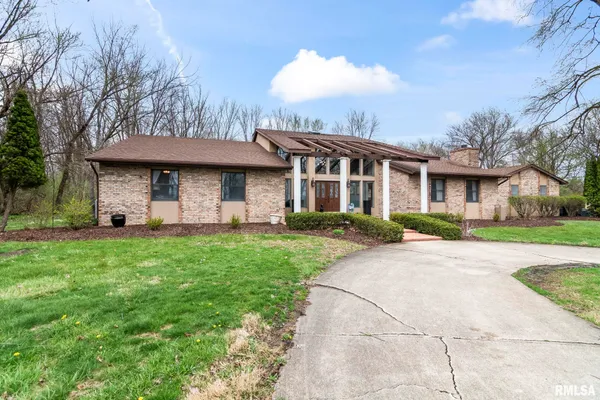 $658,000 | 2421 East Lake Shore Drive, Springfield, IL 62712