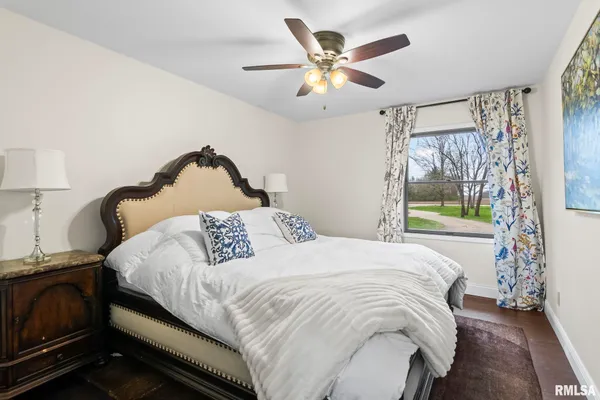 $658,000 | 2421 East Lake Shore Drive, Springfield, IL 62712