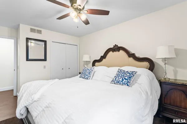 $658,000 | 2421 East Lake Shore Drive, Springfield, IL 62712