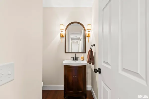 $658,000 | 2421 East Lake Shore Drive, Springfield, IL 62712