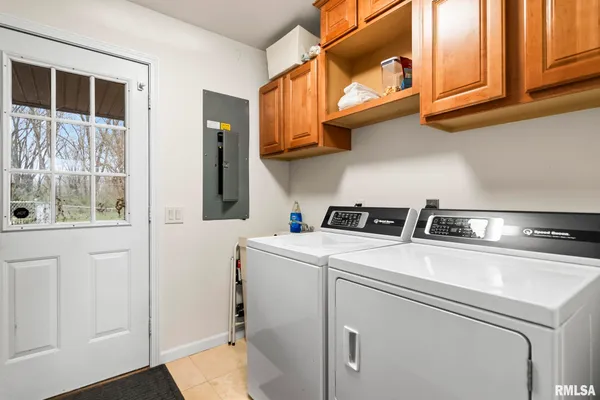 $658,000 | 2421 East Lake Shore Drive, Springfield, IL 62712