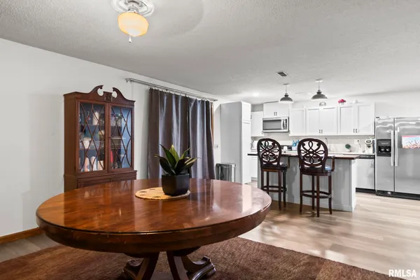 $658,000 | 2421 East Lake Shore Drive, Springfield, IL 62712