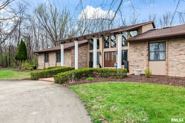 $658,000 | 2421 East Lake Shore Drive, Springfield, IL 62712