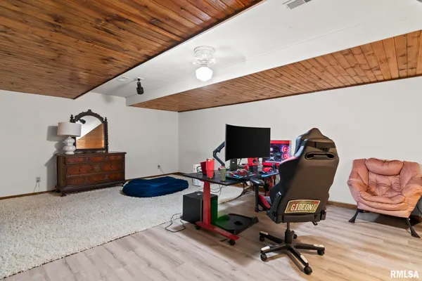 $658,000 | 2421 East Lake Shore Drive, Springfield, IL 62712