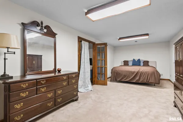 $658,000 | 2421 East Lake Shore Drive, Springfield, IL 62712