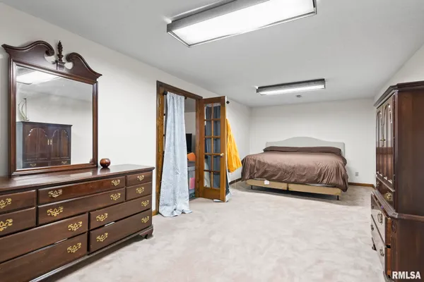 $658,000 | 2421 East Lake Shore Drive, Springfield, IL 62712