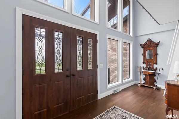 $658,000 | 2421 East Lake Shore Drive, Springfield, IL 62712