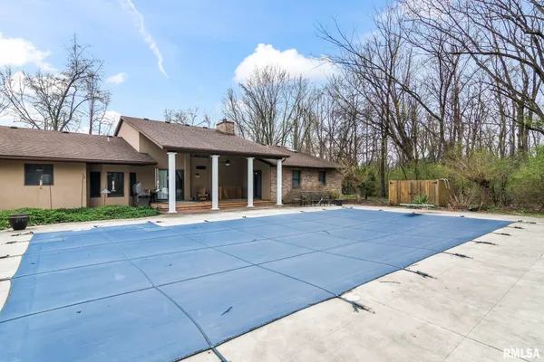 $658,000 | 2421 East Lake Shore Drive, Springfield, IL 62712