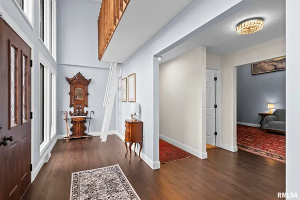 $658,000 | 2421 East Lake Shore Drive, Springfield, IL 62712