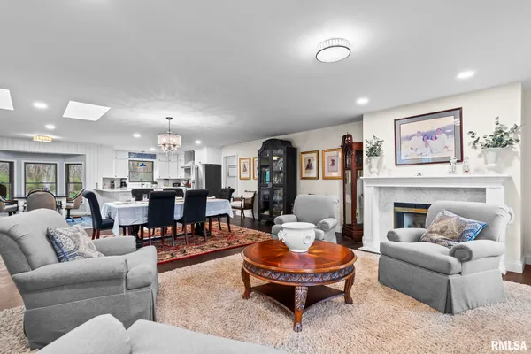 $658,000 | 2421 East Lake Shore Drive, Springfield, IL 62712