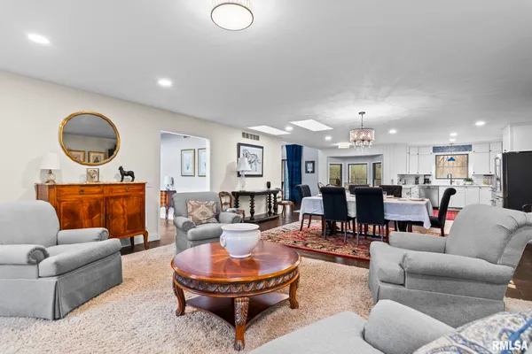 $658,000 | 2421 East Lake Shore Drive, Springfield, IL 62712