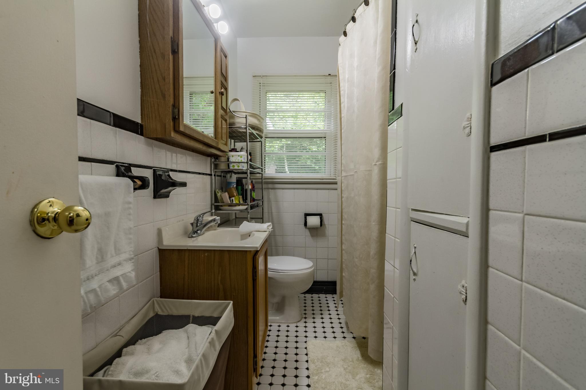 337 George Street Winchester, VA 22601 - Photo 15 of 27 Bath