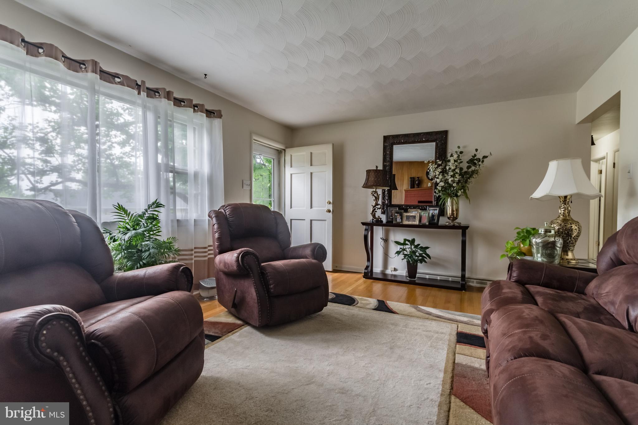 337 George Street Winchester, VA 22601 - Photo 16 of 27 Living Room