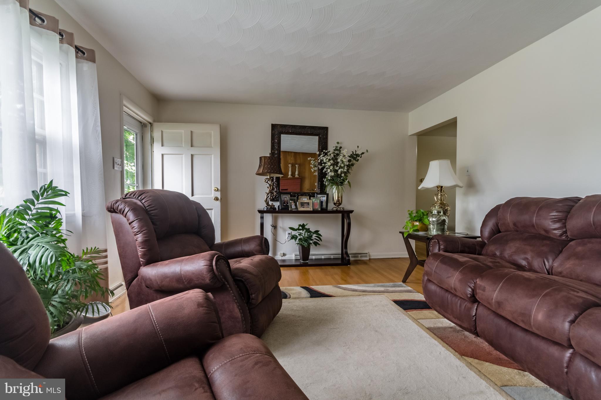 337 George Street Winchester, VA 22601 - Photo 17 of 27 Living Room