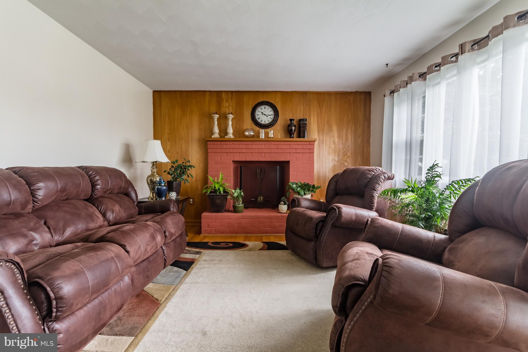 337 George Street Winchester, VA 22601 - Photo 3 of 27 Living Room