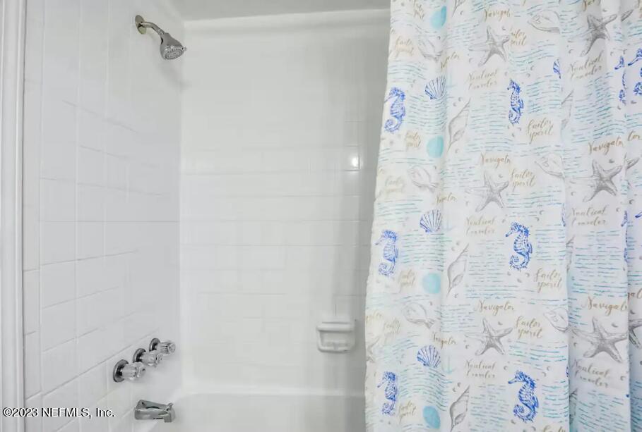 11 Clipper Court St. Augustine, FL 32080 - Photo 20 of 23 a bathroom with a bathtub