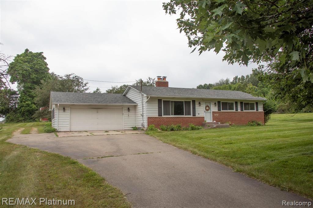 11367 Hartland Road Fenton, MI 48430 - Photo 1 of 20