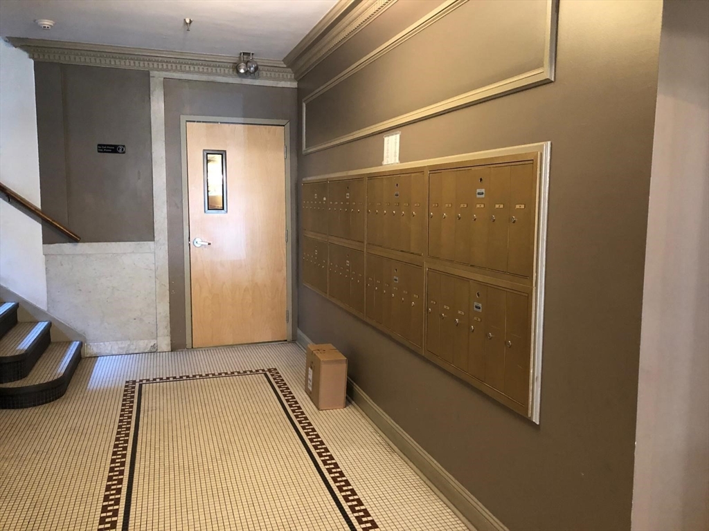 131 Park Drive, Unit 31 Boston, MA 02215 - Photo 11 of 15 a bathroom with a bathtub