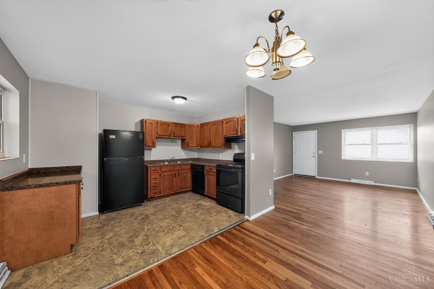 9192 Pippin Road Cincinnati, OH 45231 - Photo 10 of 30