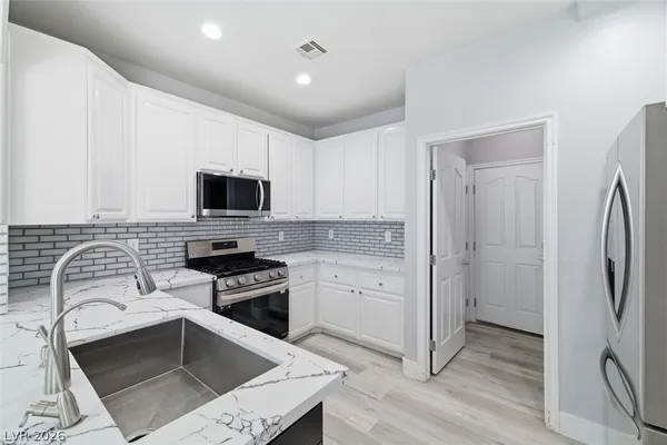 $2,550 | 972 Prestwick Street, Las Vegas, NV 89145