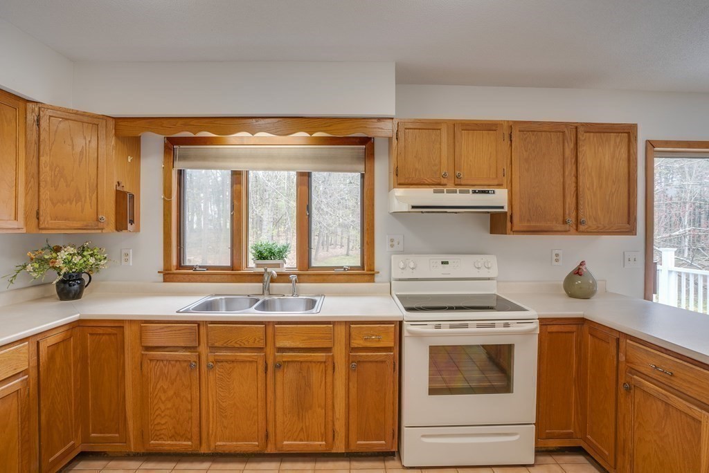 245 Dunstable Road Chelmsford, MA 01863 - Photo 14 of 41