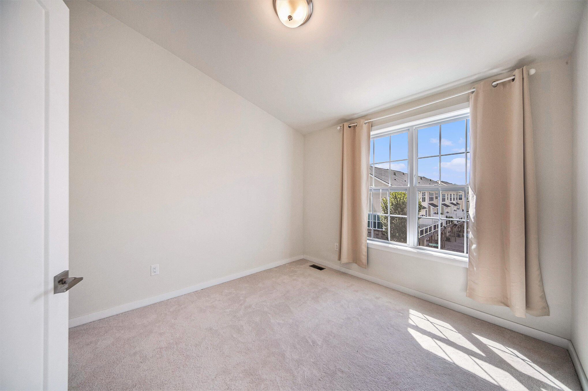2856 Ridington Road Ann Arbor, MI 48105 - Photo 19 of 27 2nd Bedrom
