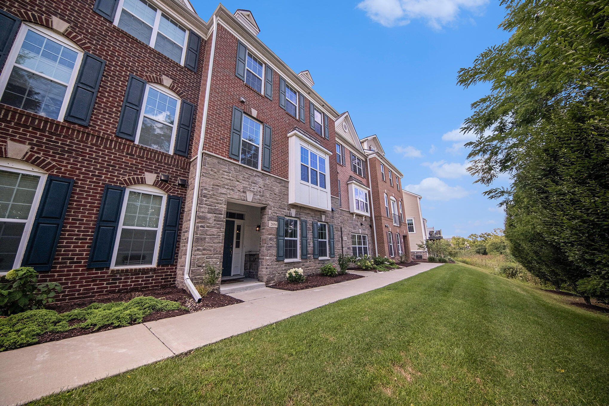 2856 Ridington Road Ann Arbor, MI 48105 - Photo 2 of 27 2856 Ridington Rd