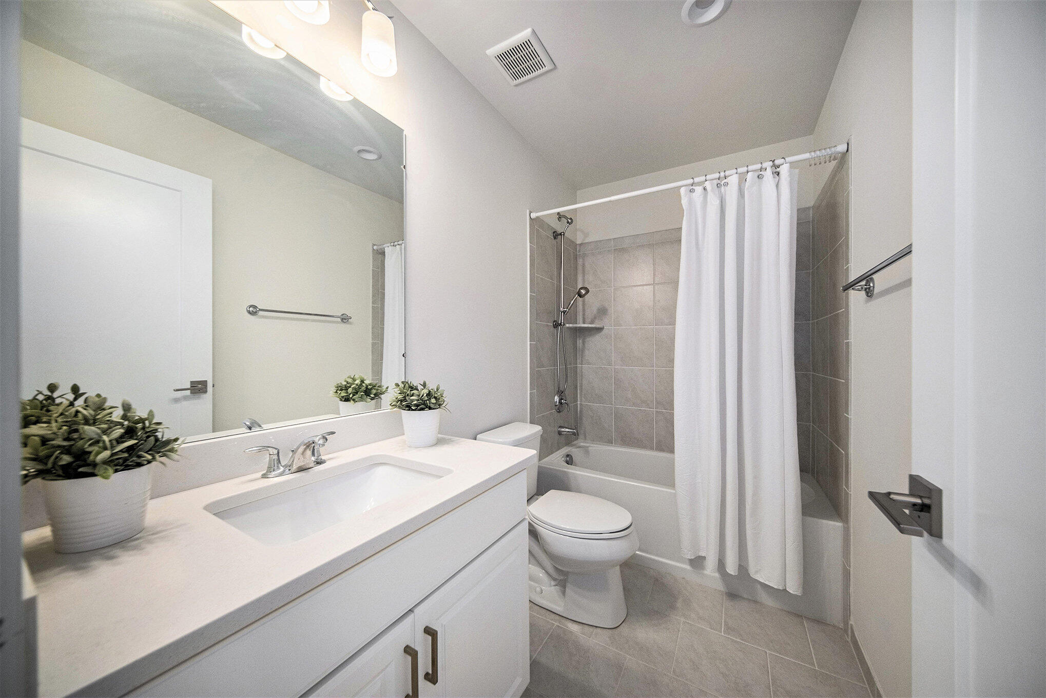2856 Ridington Road Ann Arbor, MI 48105 - Photo 21 of 27 2nd Full Bathroom