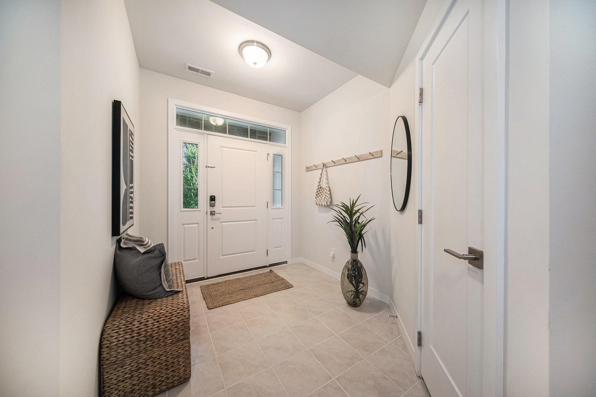 2856 Ridington Road Ann Arbor, MI 48105 - Photo 3 of 27 Foyer