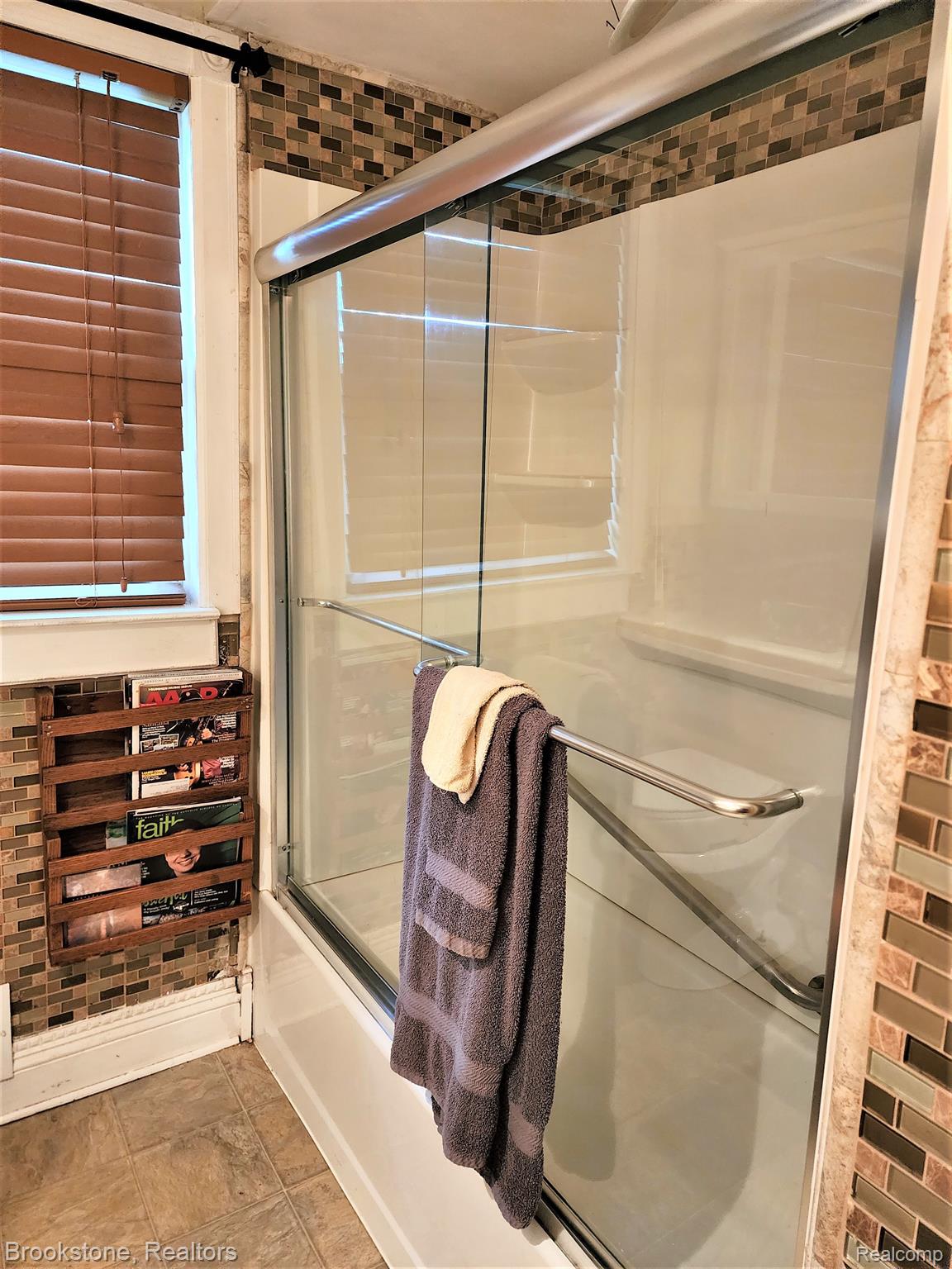 5332 Lapeer Road Burton, MI 48509 - Photo 16 of 45 Gallery Image 16