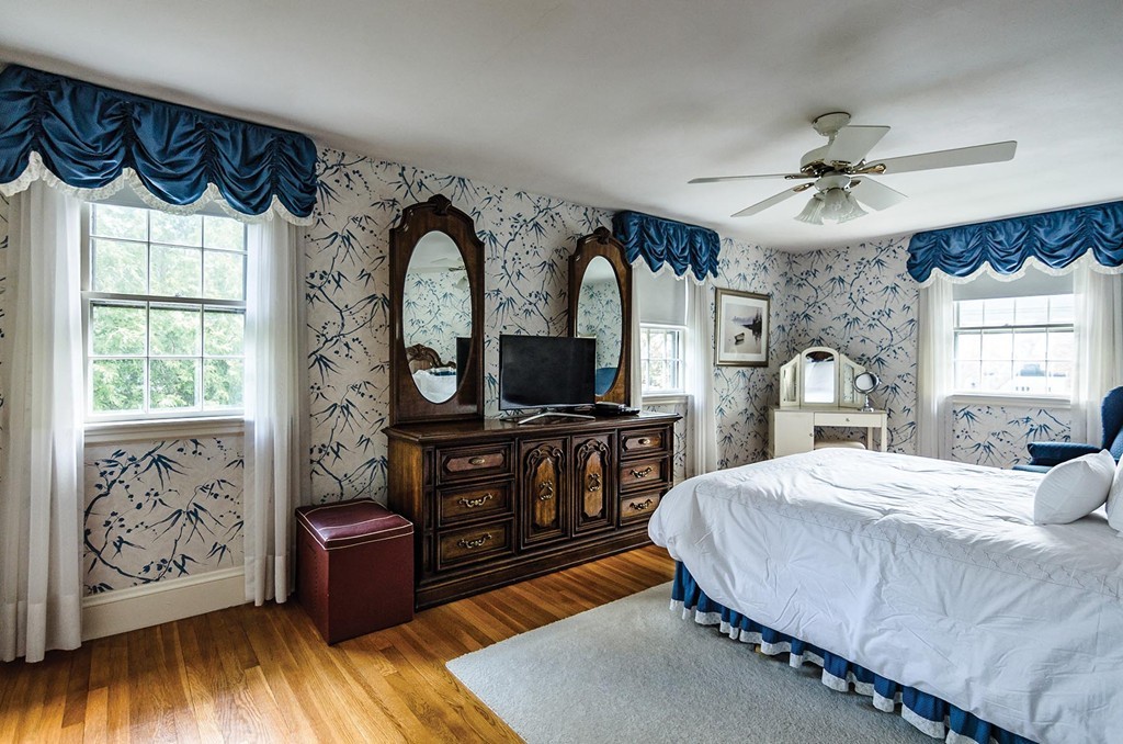 362 Russett Road Brookline, MA 02467 - Photo 7 of 11