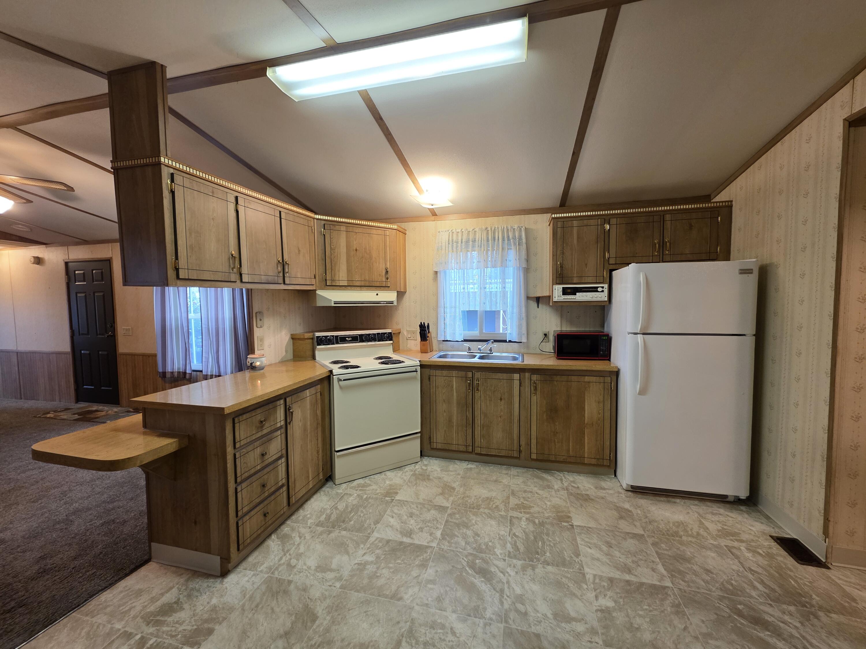 301 Freeman Road, Unit 30 Central Point, OR 97502 - Photo 5 of 26