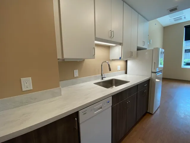 $1,899 | 83 Hanover Street, Unit 407, Manchester, NH 03101