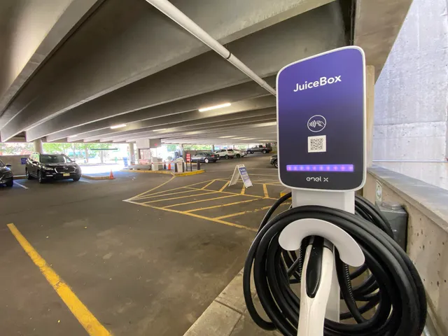 $1,899 | 83 Hanover Street, Unit 407, Manchester, NH 03101