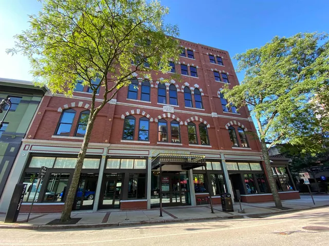 $1,899 | 83 Hanover Street, Unit 407, Manchester, NH 03101