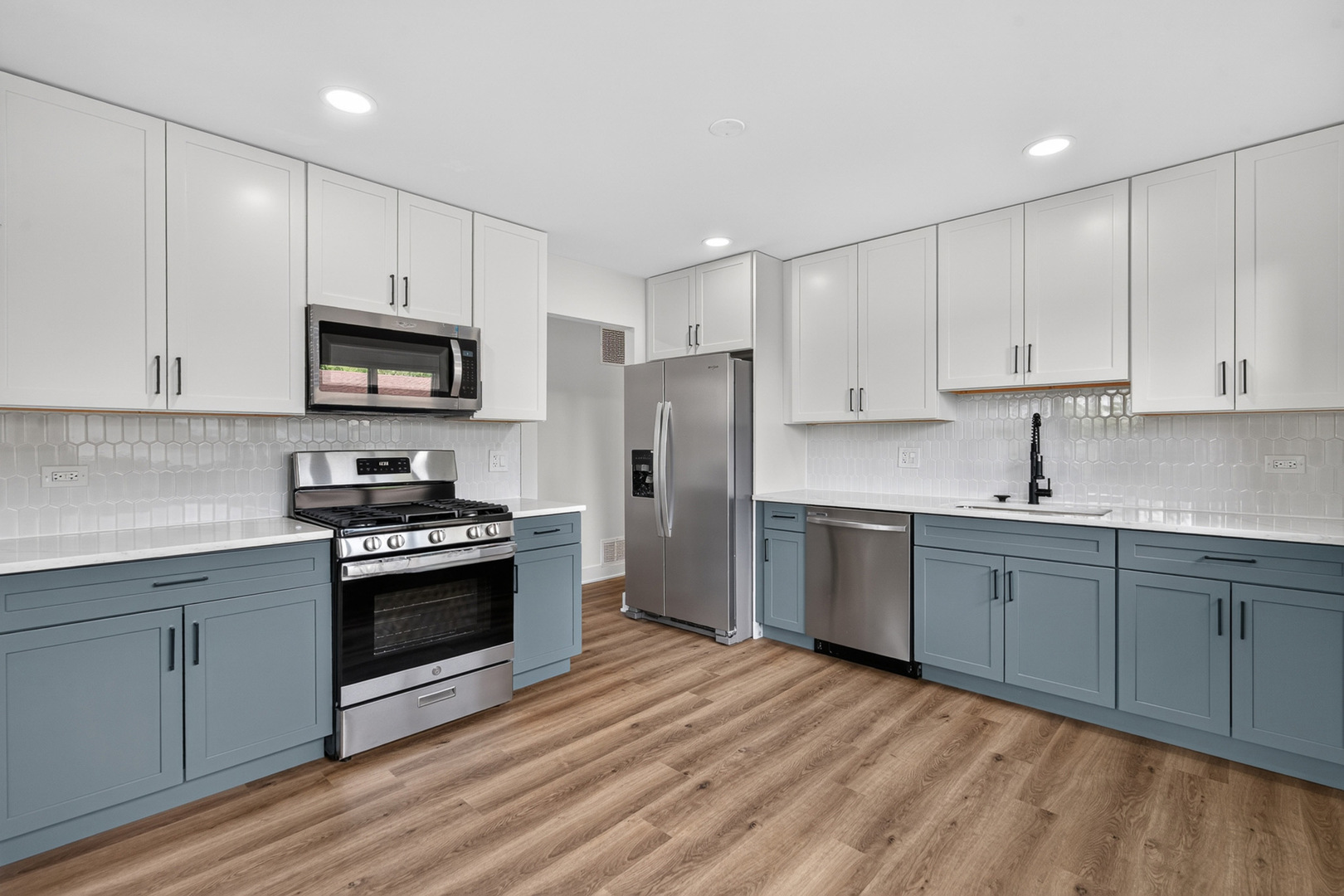 405 West Newport Road Hoffman Estates, IL 60169 - Photo 10 of 30