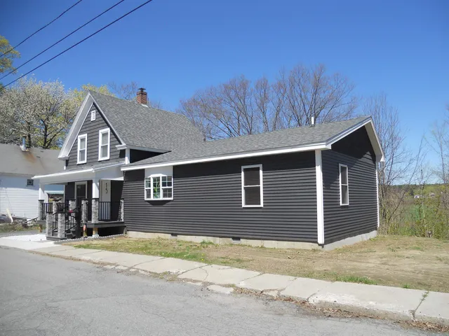 $319,000 | 15 Edgewood Street, Claremont, NH 03743