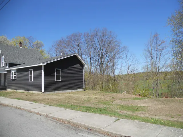 $319,000 | 15 Edgewood Street, Claremont, NH 03743
