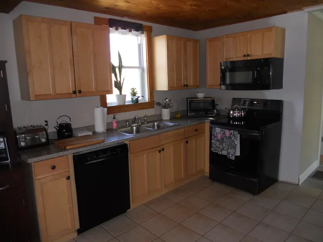 $319,000 | 15 Edgewood Street, Claremont, NH 03743