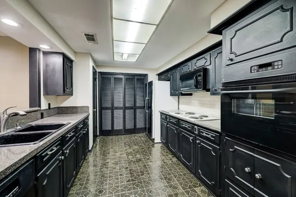 $1,650 | 1422 Walnut Bend Lane, Unit 1/14, Houston, TX 77042