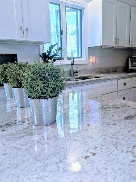 800 Laten Knight Road Cranston, RI 02921 - Photo 4 of 33