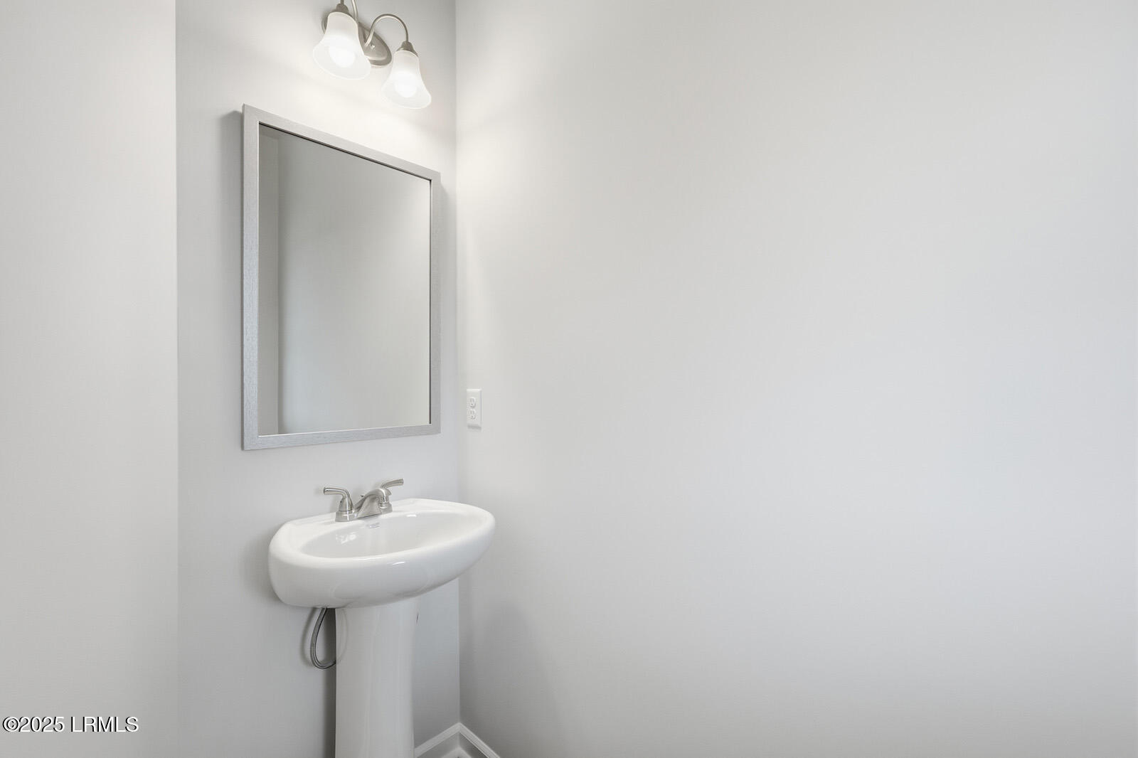 19 Landing Road Ridgeland, SC 29936 - Photo 4 of 27 Powder Room