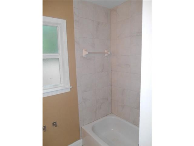 5780 Southeast Colee Avenue Stuart, FL 34997 - Photo 19 of 25 a bath tub sitting next to a white sink