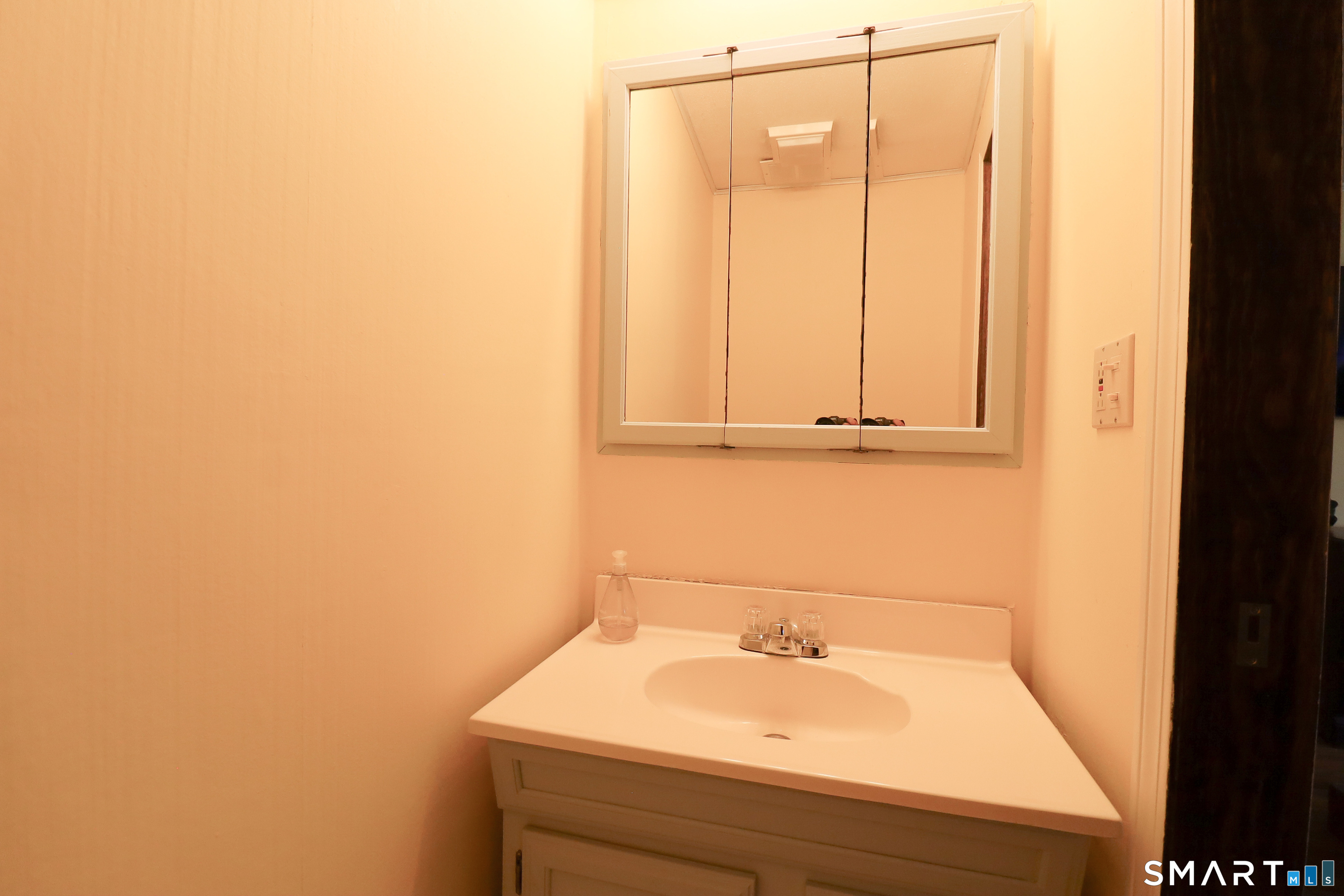 132 Milton Road Bristol, CT 06010 - Photo 8 of 33