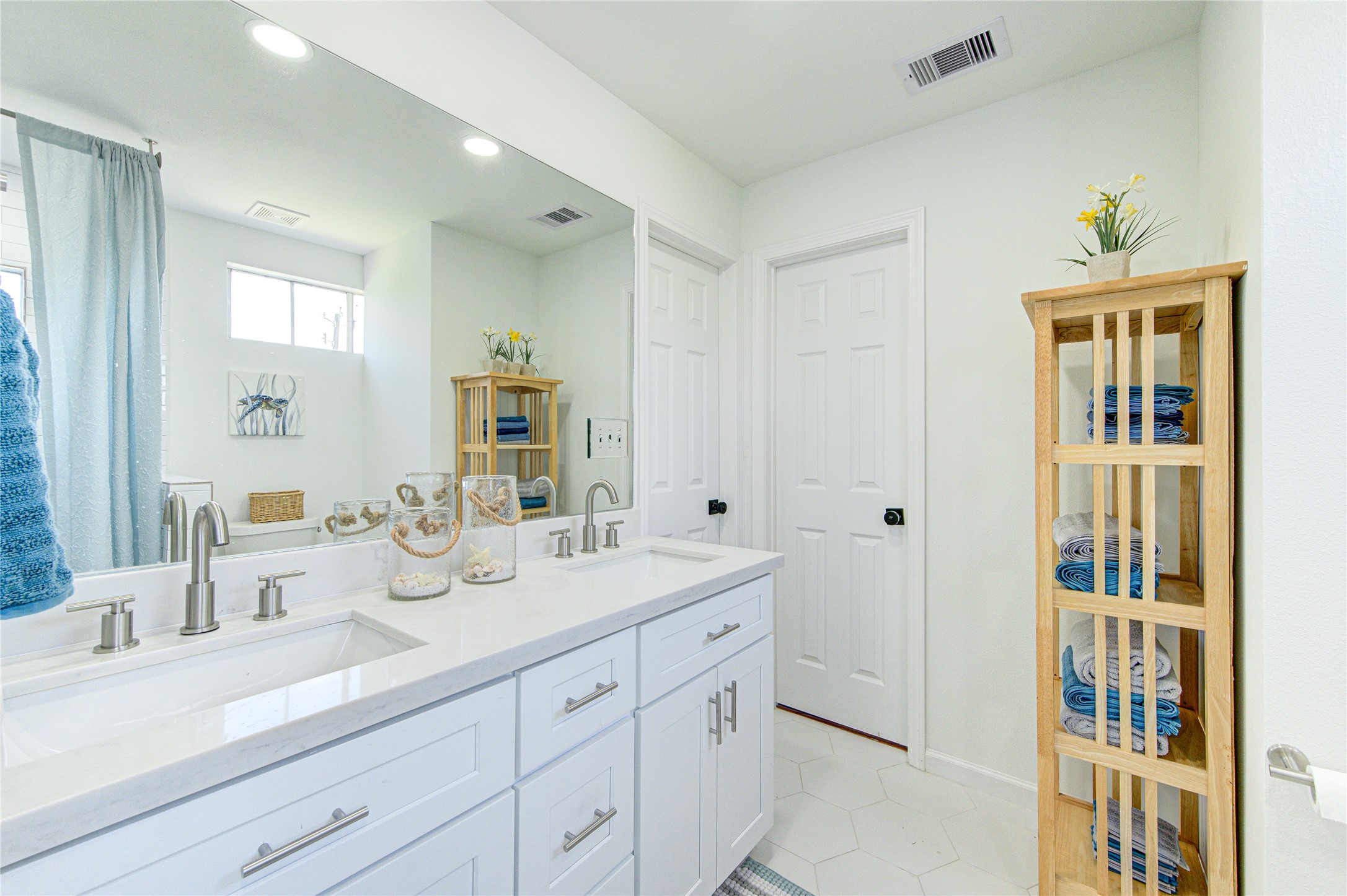 411 Galley Way Freeport, TX 77541 - Photo 5 of 32