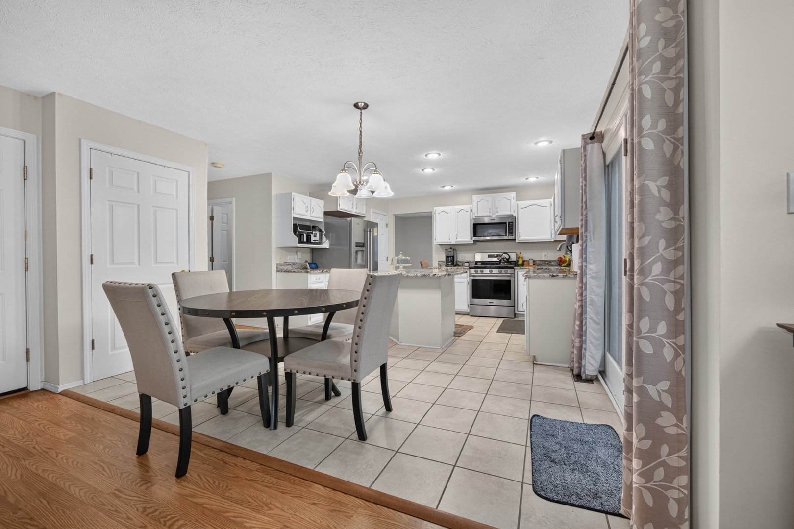 2 Scenic Point Bloomington, IL 61701 - Photo 11 of 56