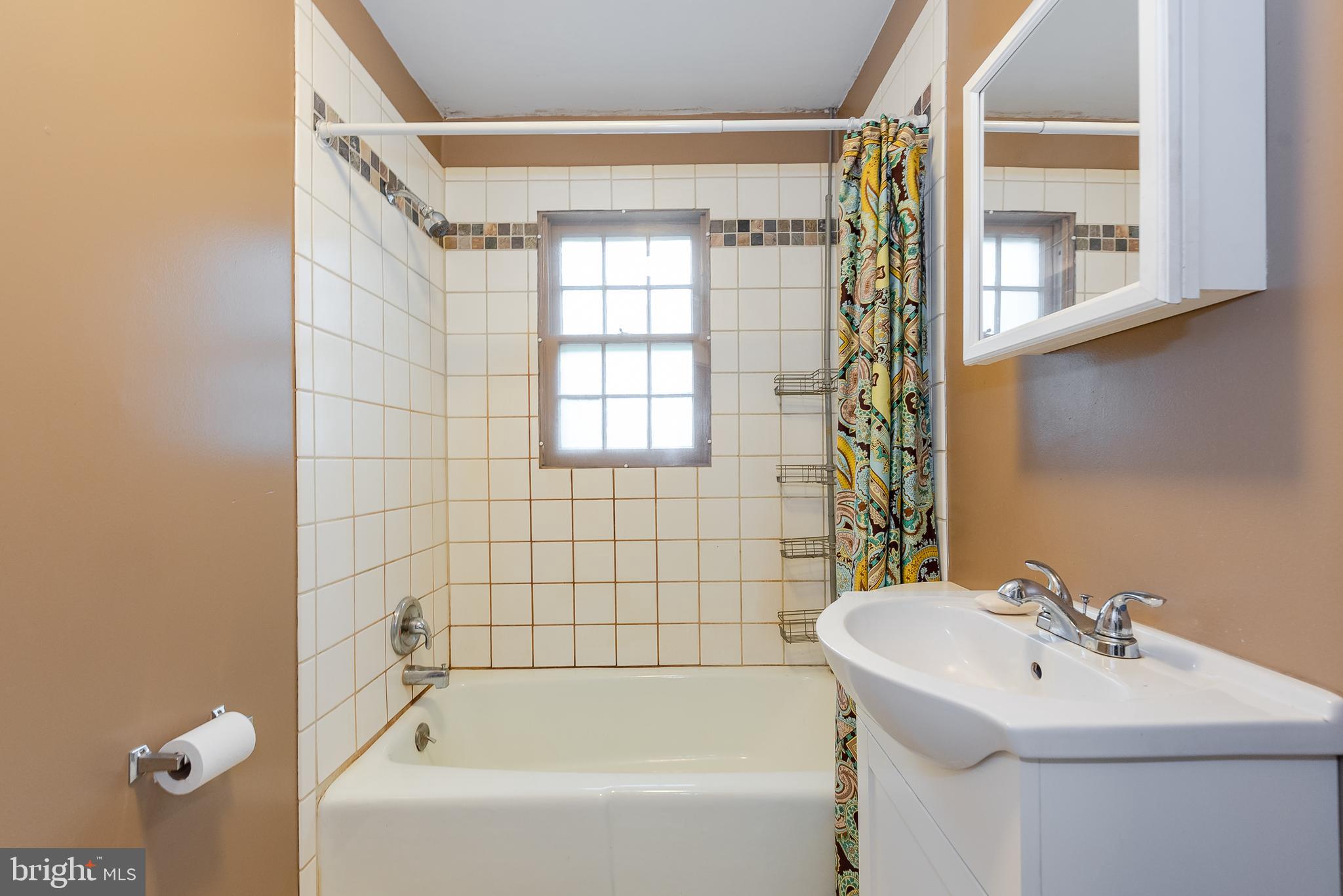 1287 Magothy Road Pasadena, MD 21122 - Photo 17 of 29 Bathroom